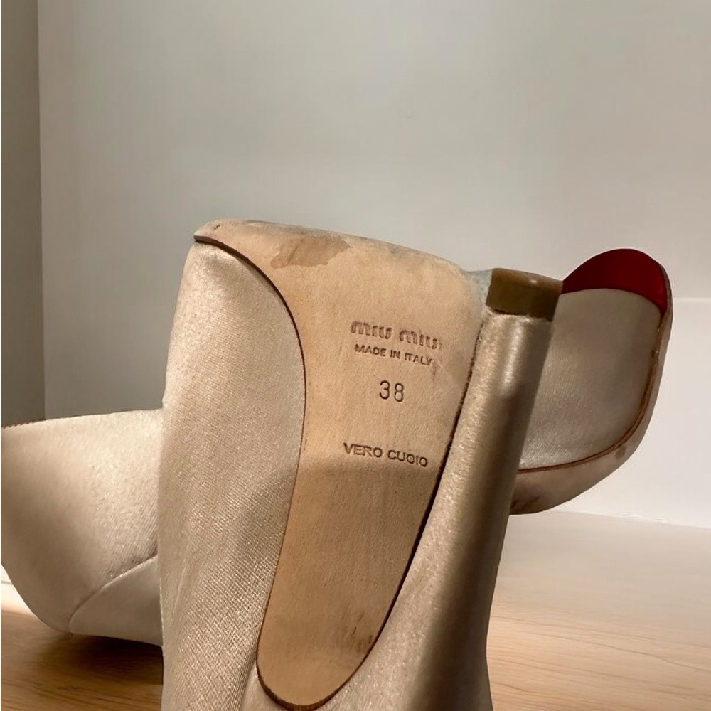 Miu Miu champagne satin heels with red - Picture 5 of 5